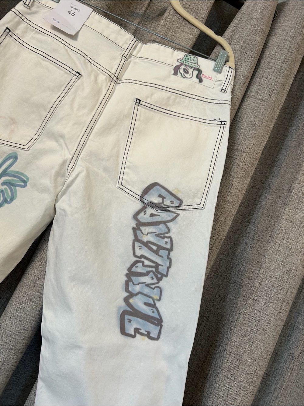 NWT Bershka 90s Wide Leg Graffiti Graphic Jeans Cream Ecru Size
46 / US 14 - Picture 7 of 12